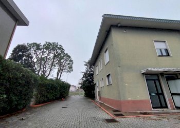 Facciata - Capannone via dei Rovedi, Pregnana Milanese - foto 8