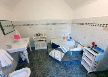 Bilocale Vico Sotto Rocchetta 8, Ventimiglia - foto 5