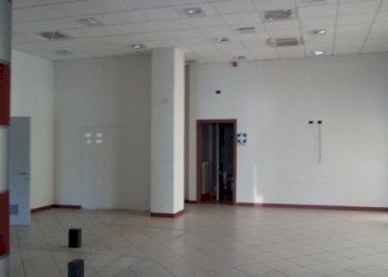 aHR0cDovL21lZGlhc2VydmVyLmdldHJpeC5pdC9hZC81MTcxMj - Locale Commerciale Via Beccheria, Lucca - foto 6