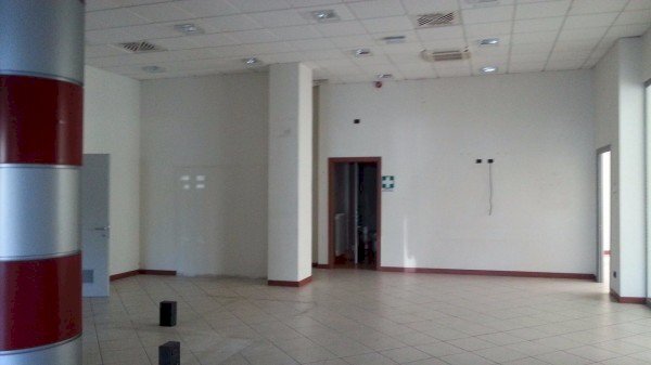 aHR0cDovL21lZGlhc2VydmVyLmdldHJpeC5pdC9hZC81MTcxMj - Commercial Premises Via dell'Angelo Custode, Lucca - photo 1