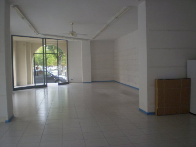 001.JPG - Commercial Premises Via dell'Angelo Custode, Lucca - photo 3