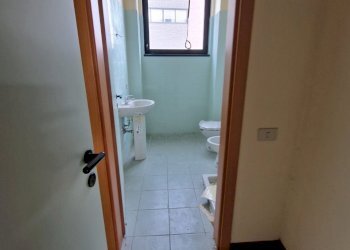 20240530_090915.jpg - Locale Commerciale Viale Giacomo Puccini, Lucca - foto 8