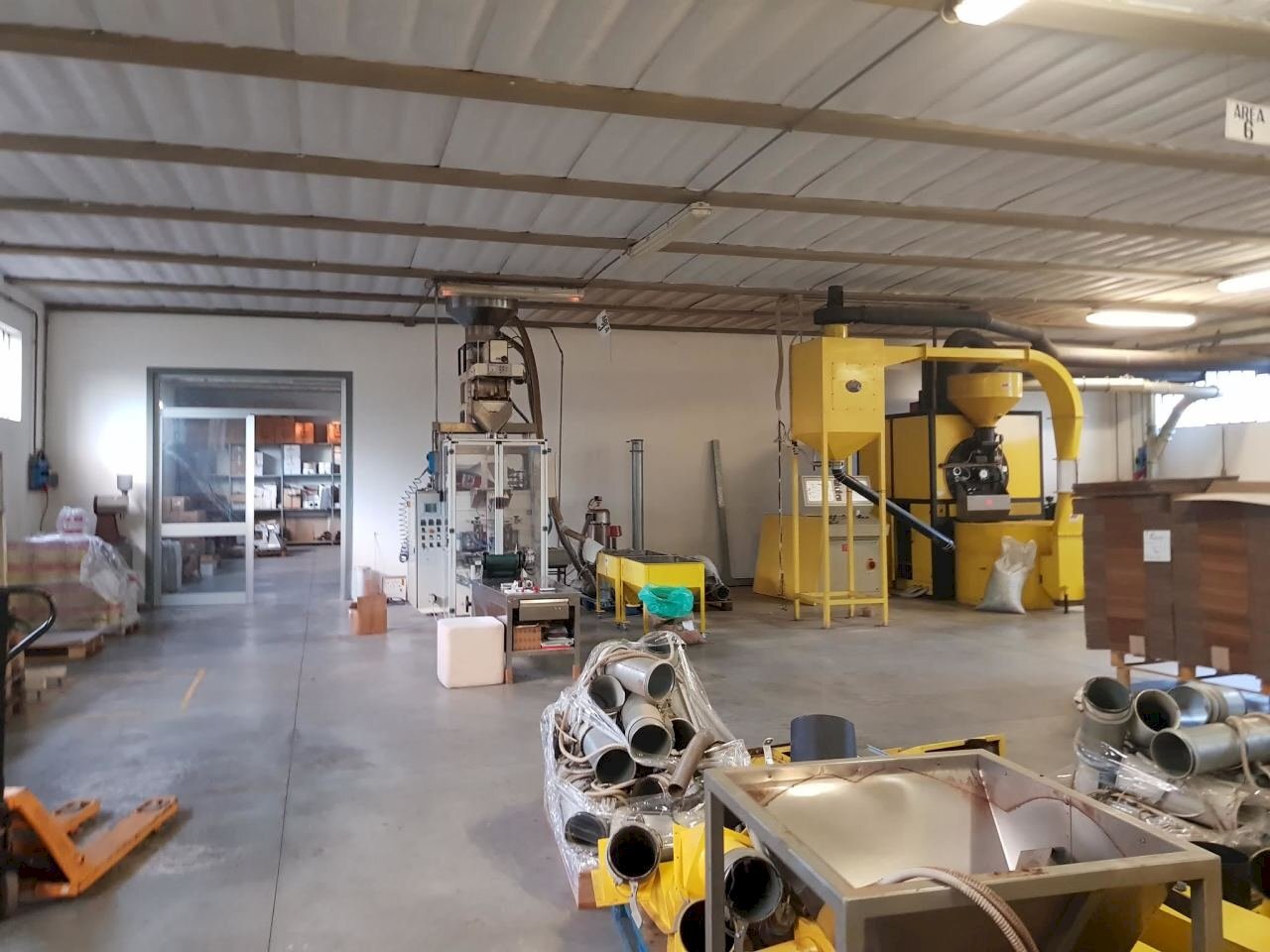 20201124_162242.jpg - Locale Commerciale Via dell'Arpino, Capannori - foto 1