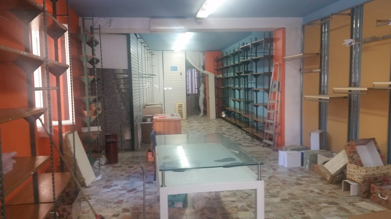 20170620_165301.jpg - Locale Commerciale Piazza San Michele, Lucca - foto 2