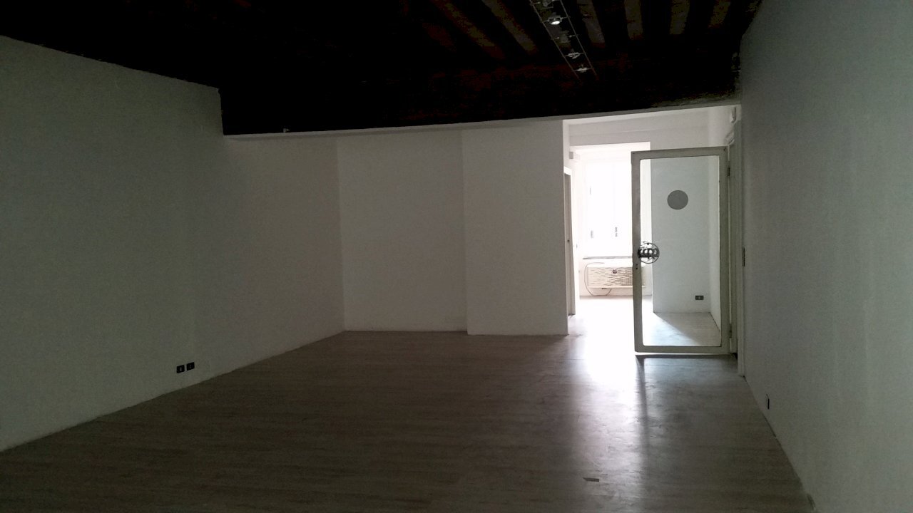 20170320_162240.jpg - Locale Commerciale Piazza San Giusto, Lucca - foto 1