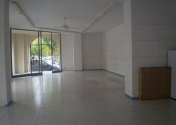 001.JPG - Locale Commerciale Via Santa Lucia 15, Lucca - foto 1