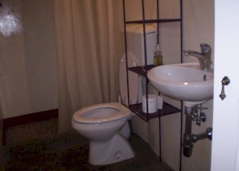 004.JPG - Locale Commerciale Via Santa Lucia 15, Lucca - foto 4