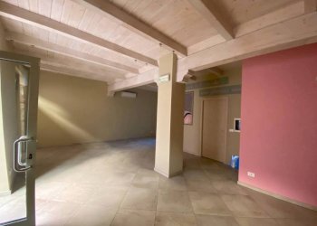 Negozio via Giovanni Demaria, 4, Chieri - foto 1