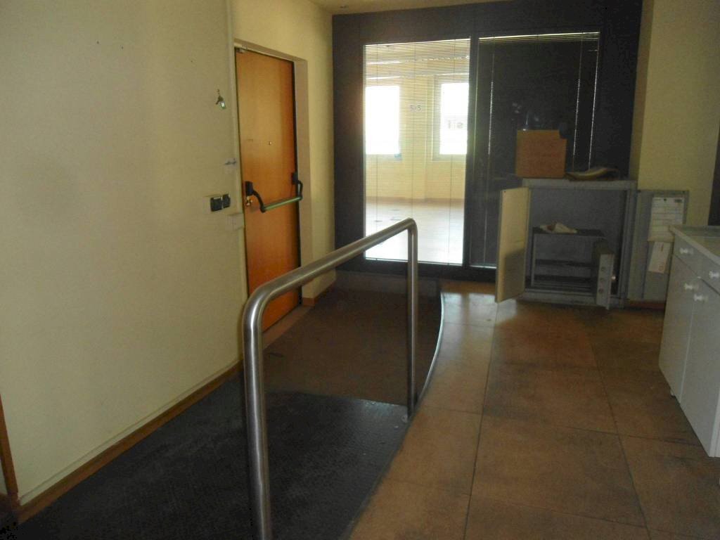 INGRESSO - Ufficio via Angelo Finelli, Bologna (zona Irnerio) - foto 2