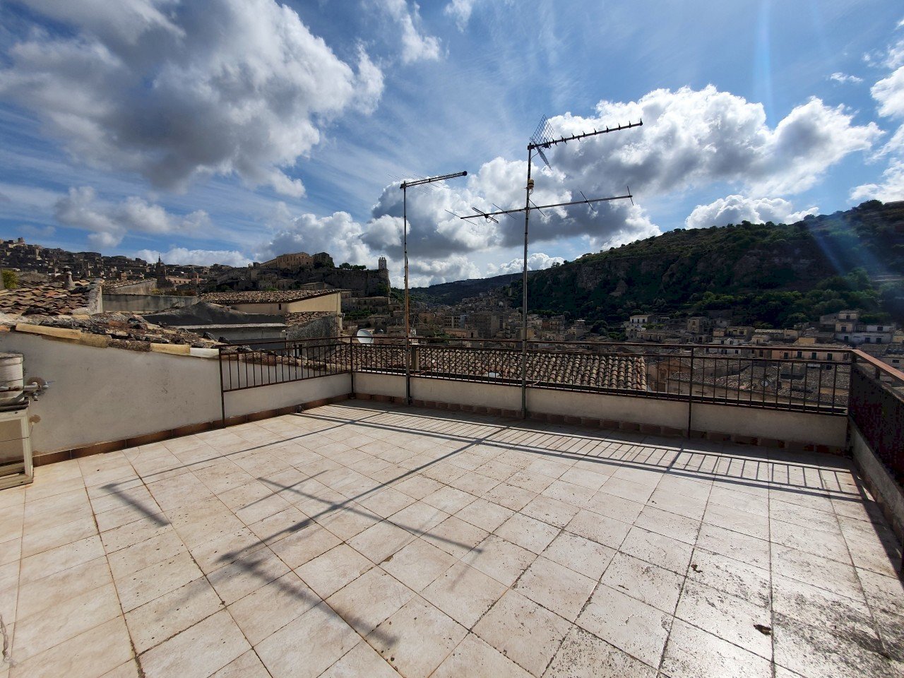 1B.jpg - Villa Modica - foto 1