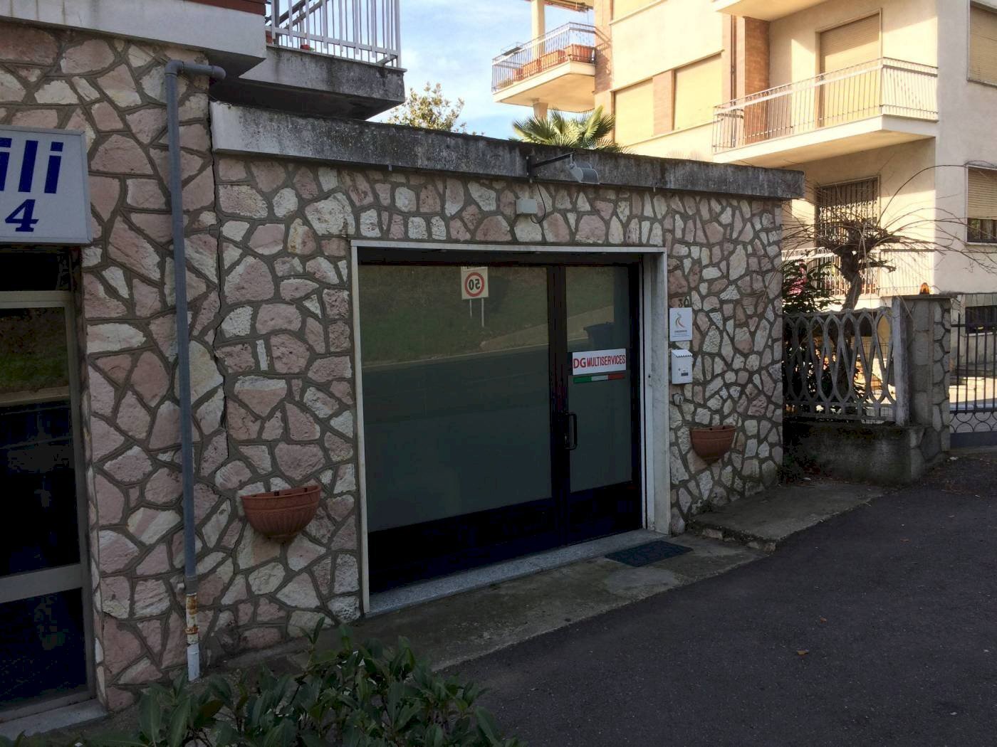 facciata - Negozio via Traforo, 30, Pino Torinese - foto 2