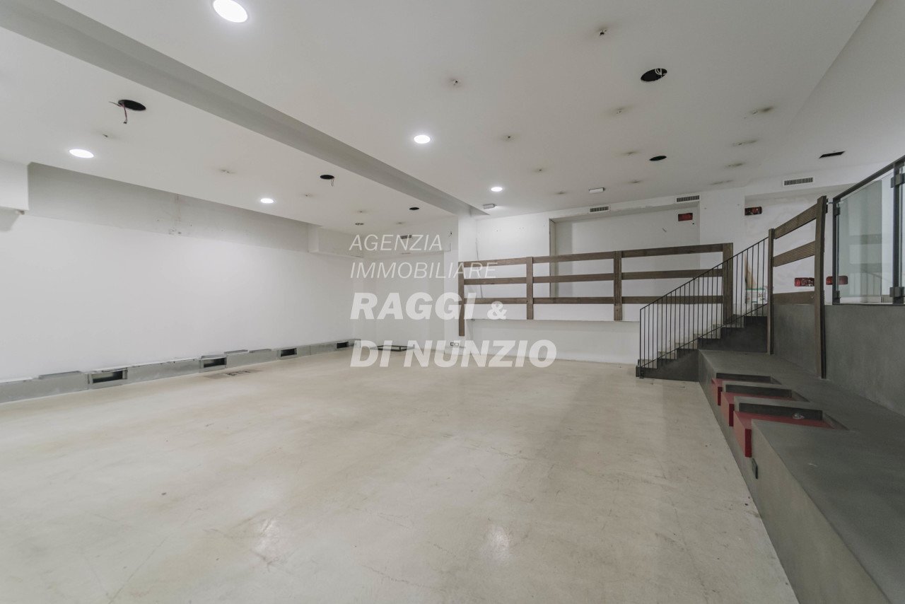 08.JPG - Locale Commerciale Piazza del Gesù 19, Frascati - foto 2