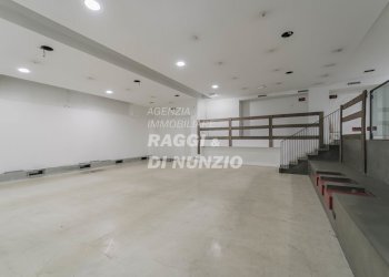 08.JPG - Locale Commerciale Piazza del Gesù 19, Frascati - foto 2