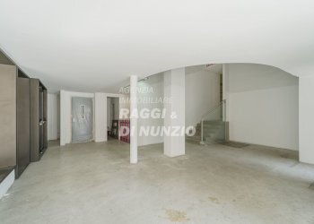 03.JPG - Locale Commerciale Piazza del Gesù 19, Frascati - foto 7