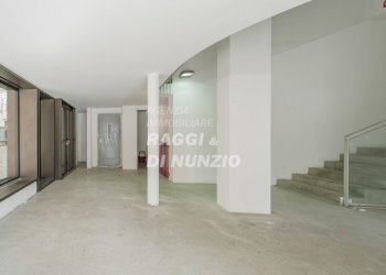 05.JPG - Locale Commerciale Piazza del Gesù 19, Frascati - foto 8