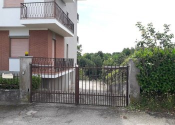 Facciata - Quadrilocale strada Tigliole, 44, Tigliole - foto 6