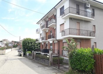 Facciata - Quadrilocale strada Tigliole, 44, Tigliole - foto 24