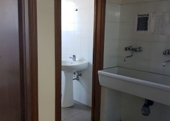 20200619_110528.jpg - Locale Commerciale Via Cavour 111, Altopascio - foto 2