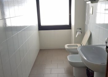 20200619_111657.jpg - Locale Commerciale Via Cavour 111, Altopascio - foto 6