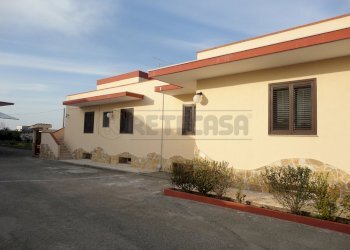 Esterno con vista casa.JPG - Villa Via Lecce 159, Gallipoli - foto 21