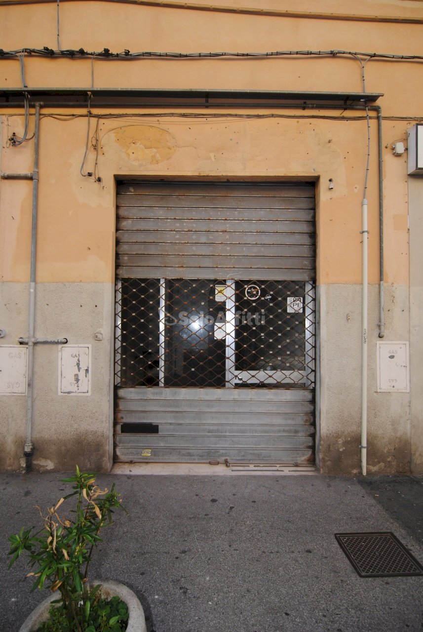 ESTERNO - Commercial Premises Livorno - photo 1