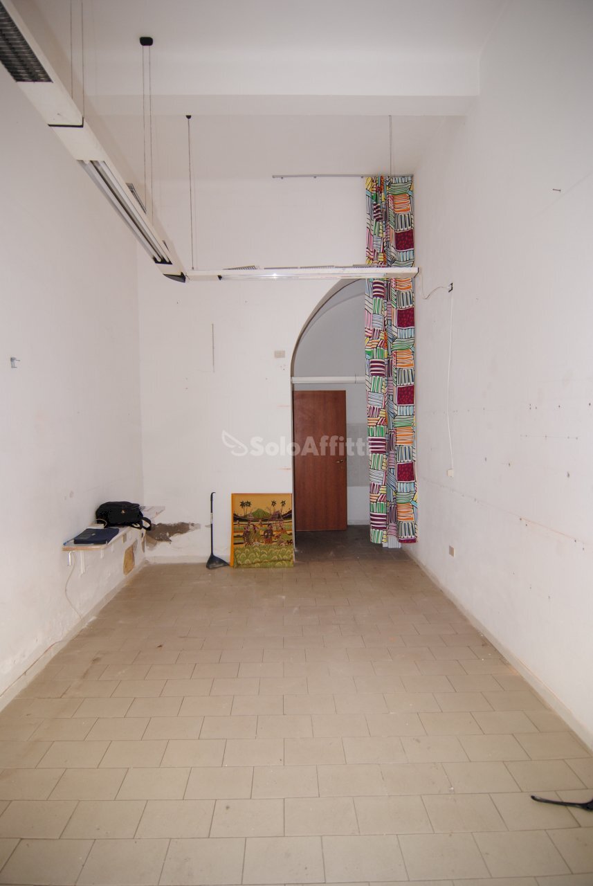 INTERNO - Commercial Premises Livorno - photo 2