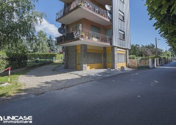 Facciata - Negozio via Beckwith 9, 9, Luserna San Giovanni - foto 23