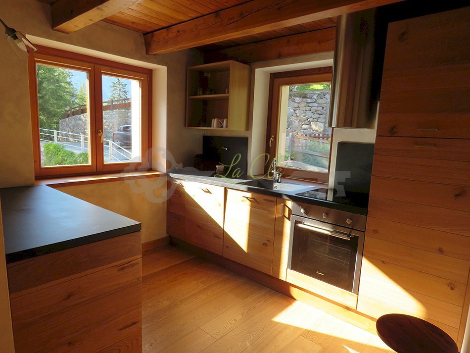 CUCINA - AFFITTO TRILOCALE DI PREGIO COURMAYEUR - Appartamento Prè-Saint-Didier - foto 3