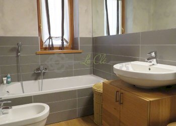 BAGNO CON VASCA UTILIZZO DOCCIA FINESTRATO - Appartamento Prè-Saint-Didier - foto 10