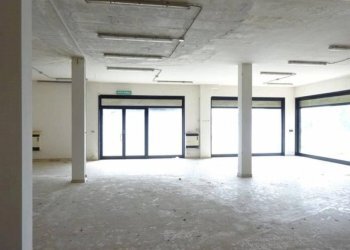 negozio con magazzino e garage dileoimmobiliare ve - Locale Commerciale Colli del Tronto - foto 4