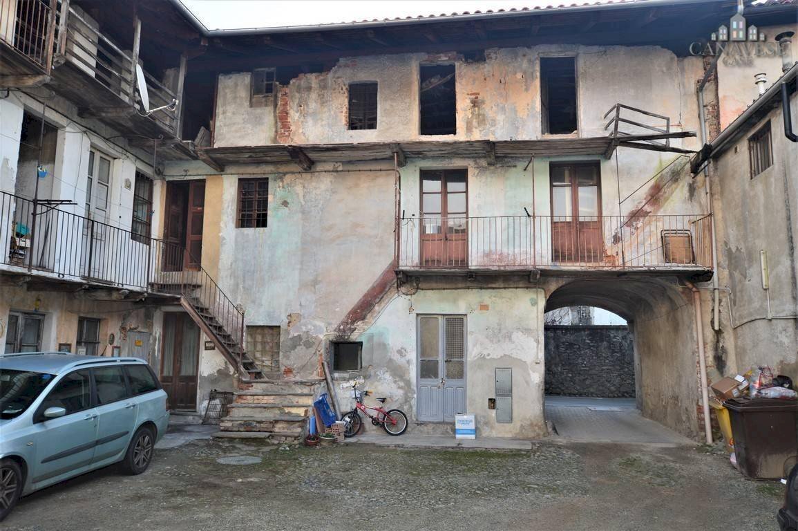 facciata - Trilocale via Massimo d'Azeglio, 125, Castellamonte - foto 2