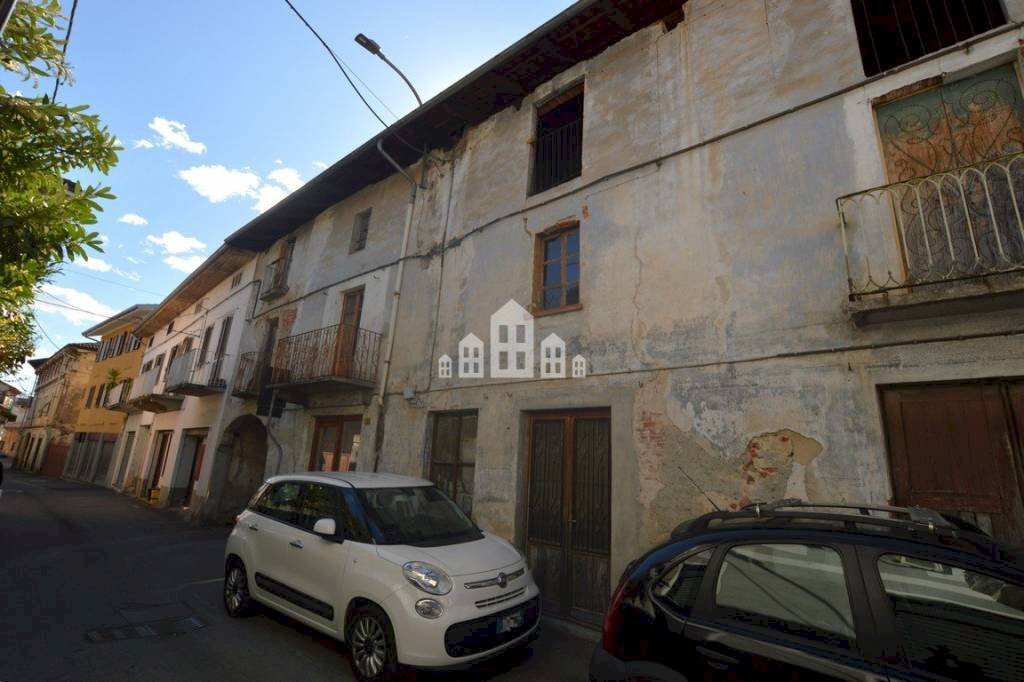 Facciata - Trilocale via Massimo d'Azeglio, 125, Castellamonte - foto 1