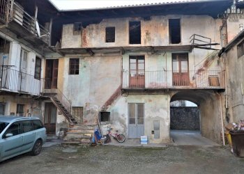 facciata - Trilocale via Massimo d'Azeglio, 125, Castellamonte - foto 2
