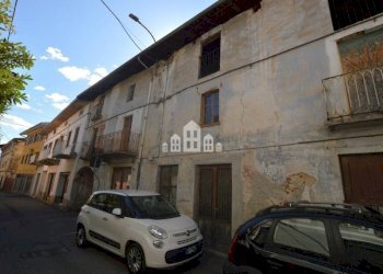 Facciata - Three-room apartment via Massimo d'Azeglio, 125, Castellamonte - photo 1
