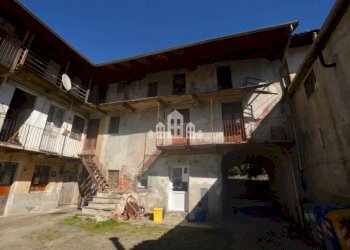 Facciata - Three-room apartment via Massimo d'Azeglio, 125, Castellamonte - photo 4