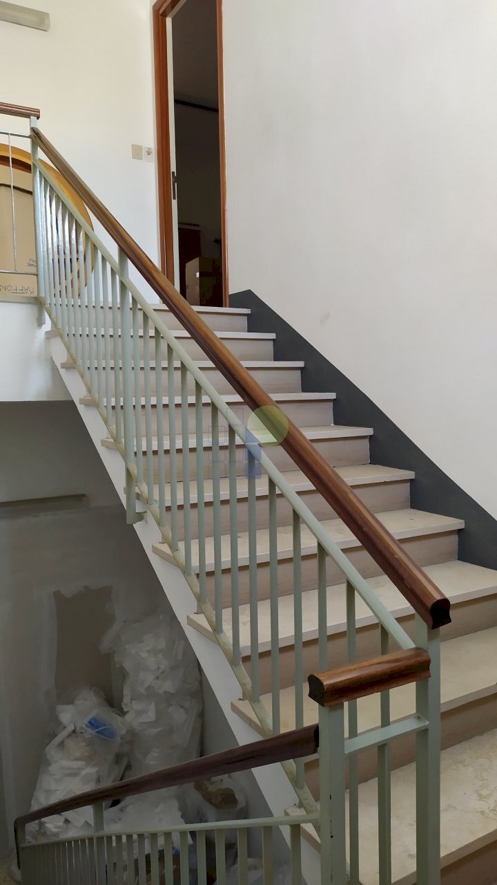 Vano scale - Commercial Premises Via Francesco Pera 1, Livorno - photo 2