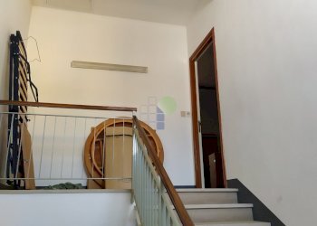 Vano scale - Locale Commerciale Via Francesco Pera 1, Livorno - foto 4