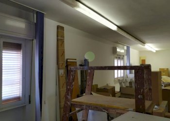 Vano finestrato - Locale Commerciale Via Francesco Pera 1, Livorno - foto 6