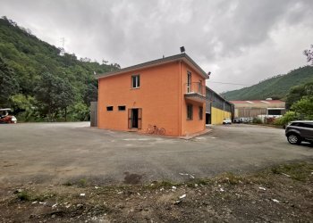 Capannone - Commercial Premises Albisola Superiore - photo 2