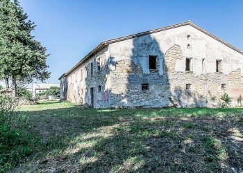 01.jpg - Casale Fossombrone - foto 2