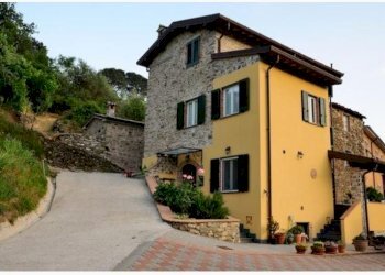 esterno1.JPG - Rustico Fosdinovo - foto 2