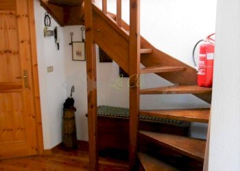 SCALA CHE PORTA AL PIANO SUPERIORE - VILLAIR SUPER - Three-room apartment Courmayeur - photo 4