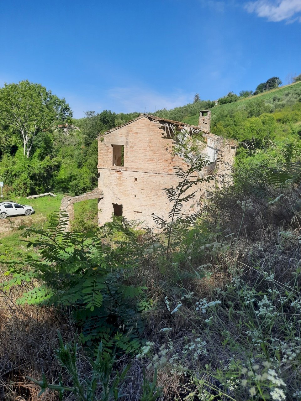 01 RUDERE DA RISTRUTTURARE CON TERRENO CARASSAI.jp - Rustico Carassai - foto 2