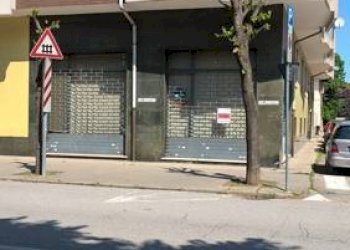 Negozio viale Industria, Bra - foto 3