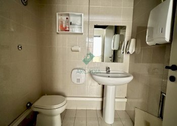 wc - Office Via Matarrese 58, Bari - photo 12