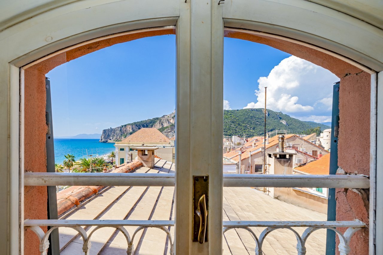 C83A4005.jpg - Appartamento Piazza Vittorio Emanuele II, Finale Ligure - foto 2