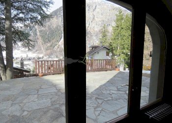 AFFITTO COURMAYEUR - TERRAZZO ZONA LIVING - Three-room apartment Regione Belvedere 4, Courmayeur - photo 9