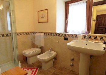 BAGNO FINESTRATO CON DOCCIA - Three-room apartment Regione Belvedere 4, Courmayeur - photo 17