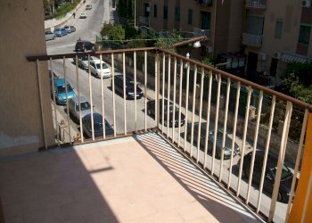 DSCF7337.JPG - Trilocale Siracusa - foto 3