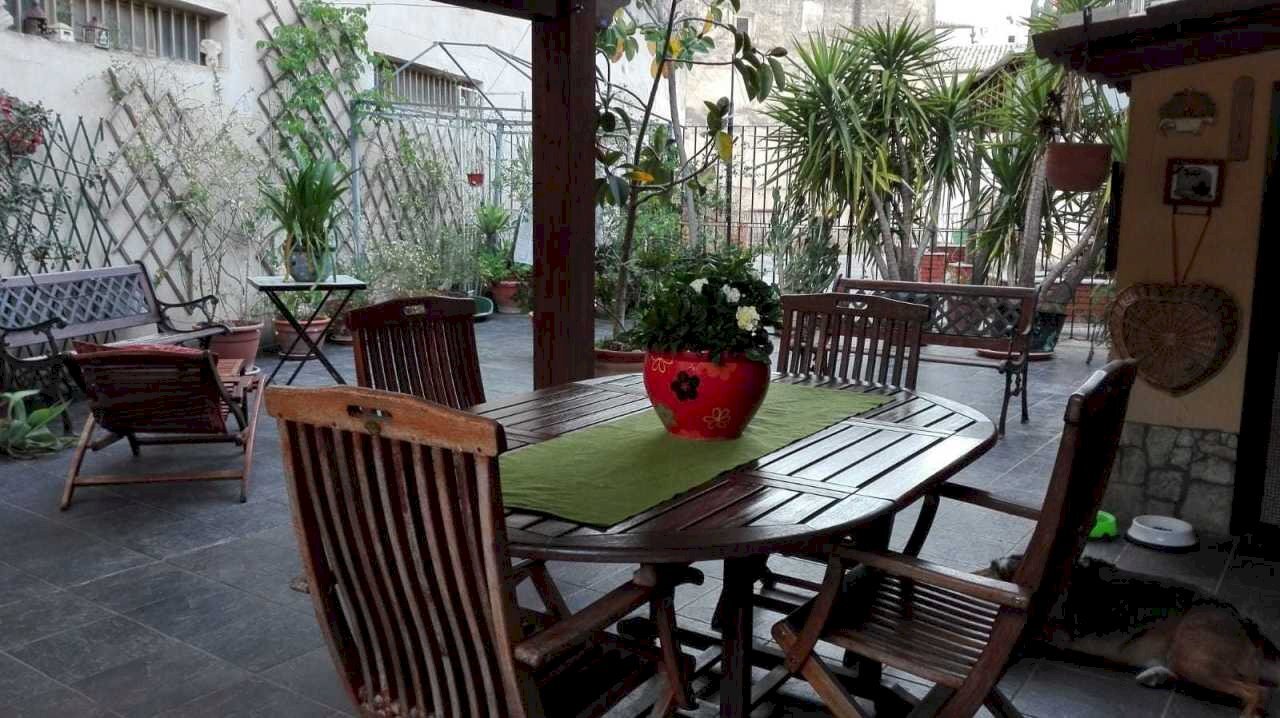 f3a35c2a-eb95-4631-a5f7-000f441f5b65.jpg - Portion of a house Corso Umberto I, Modica - photo 1